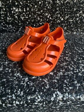 GUC. Mini Melissa. Hip Daydream. Size 8. Orange